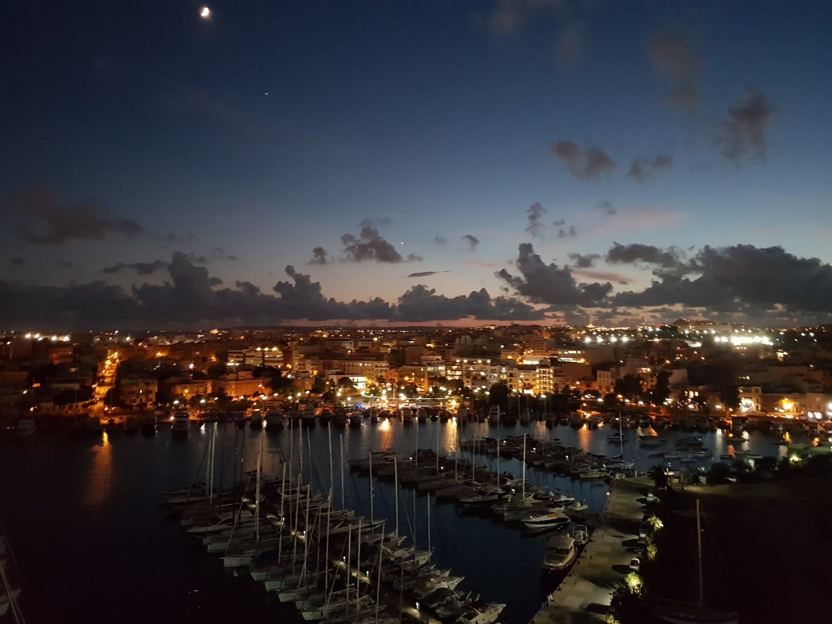 Jantar nas alturas – Dinner in the Sky / Dinner on high – Dinner in the Sky