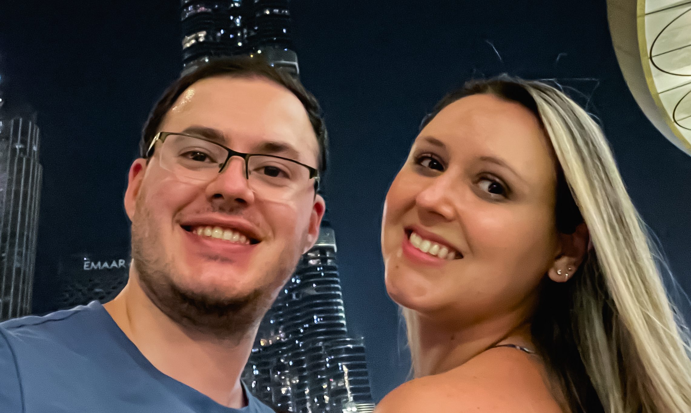 Casal Descobrindo o Mundo